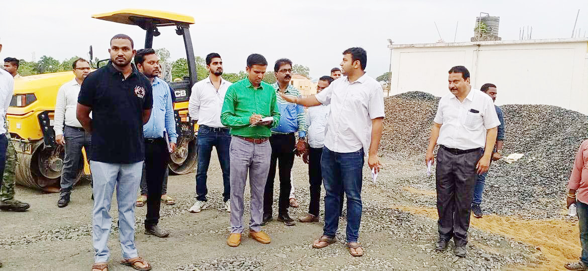 कलेक्टर ने लिया जगदलपुर शहर में चल रहे विकास कार्यों का जायजा