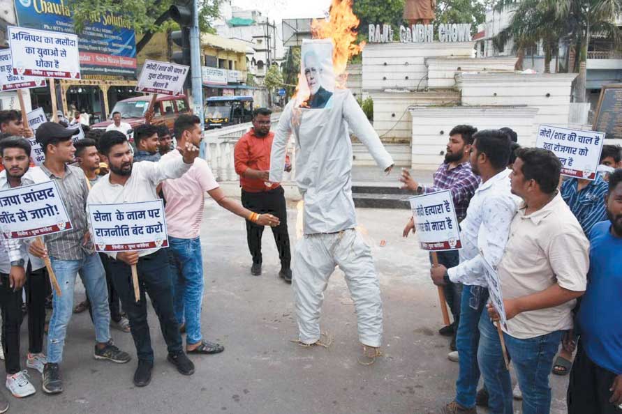 मोदी-शाह की चाल है, युवा रोजगार को बेहाल है...