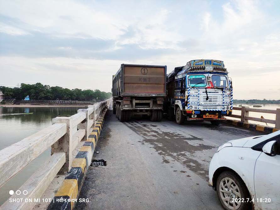 मरम्मत पूरी, चन्द्रपुर महानदी पुल पर  शुरू हुई भारी वाहनों की आवाजाही