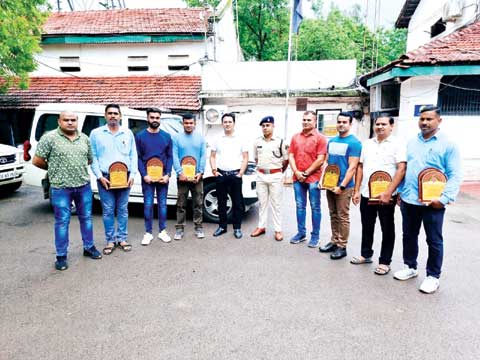 ब्लाइंड मर्डर केस सुलझाया, टीम सम्मानित