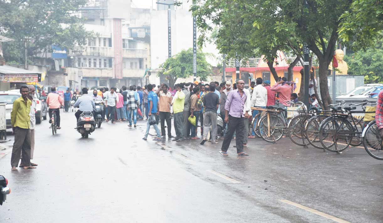 सीएम की घोषणा को भूला निगम, चावड़ी में शेड नहीं, थाली भी पांच रूपए महंगी