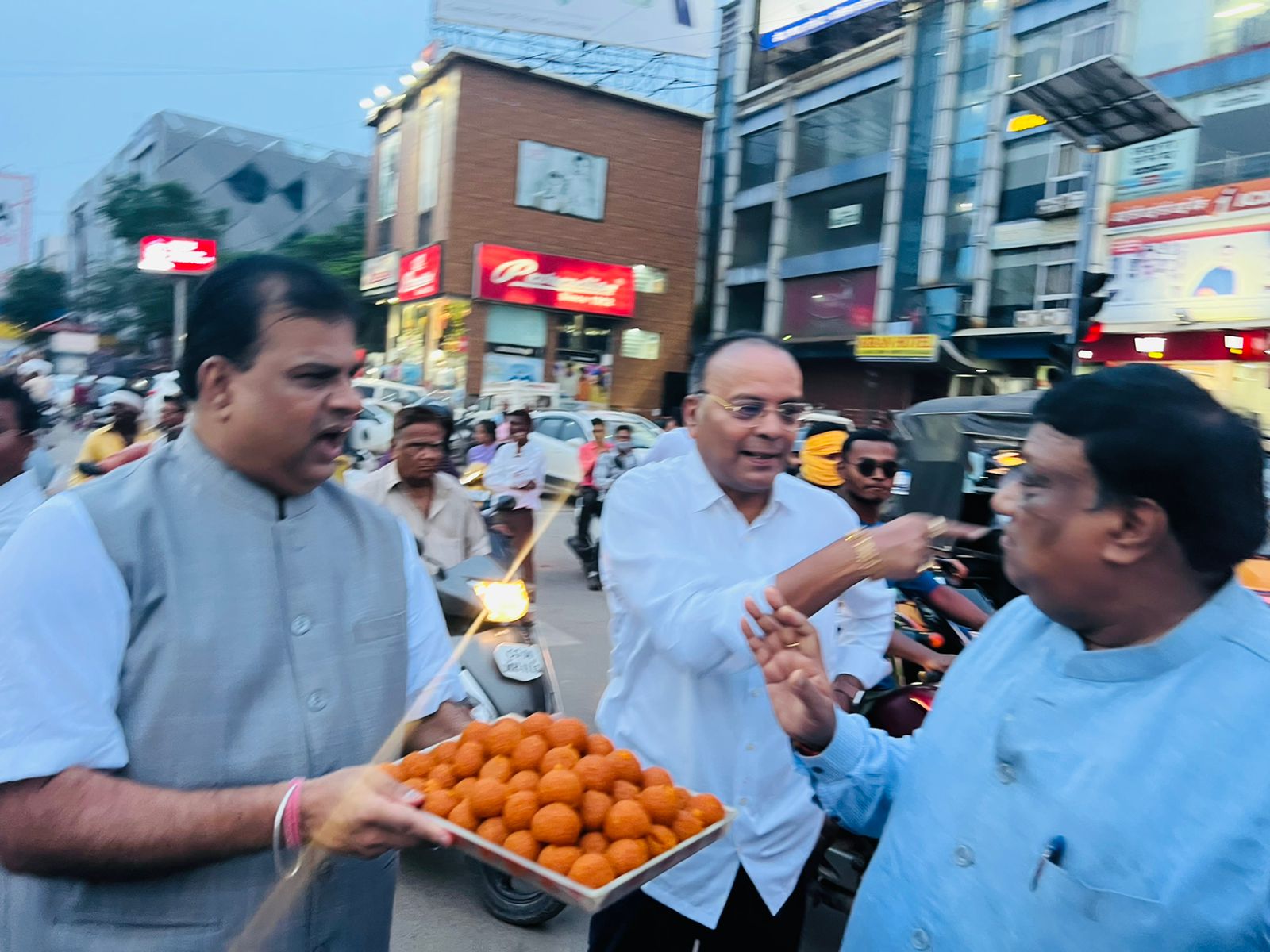 द्रोपदी मुर्मू की जीत पर भाजपा नेताओं ने जश्न मनाया..