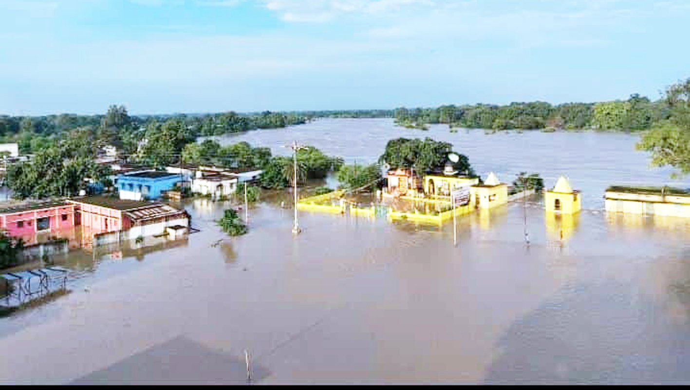 गांव बाढ़ का पानी से घिर गया प्रशासन को खबर ही नहीं