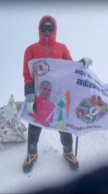 छत्तीसगढ़ की बेटी अंकिता ने स्वतंत्रता दिवस पर यूरोप के सबसे ऊंची चोटी माउंट एलब्रुस पर फहराया तिरंगा 