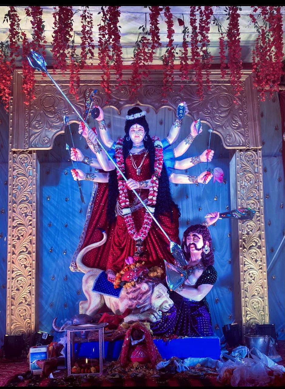 मां दुर्गा चौक में विराजीं माता