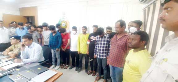  ऑनलाइन सट्टा खिलाते 28 गिरफ्तार, ओडिशा, और मध्यप्रदेश से आरोपी धरे गए