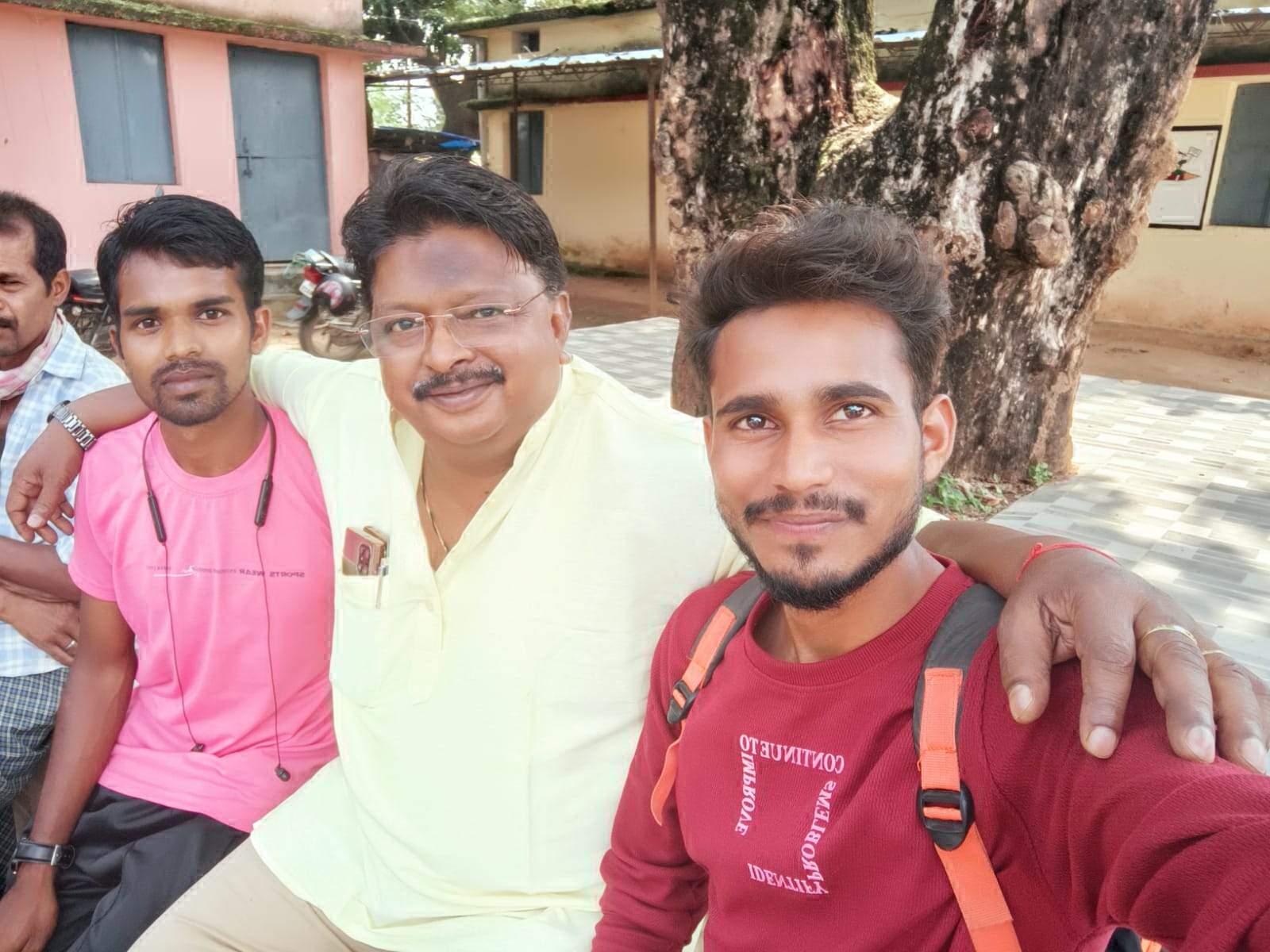 अधिक पेड़ों को लगाने का संदेश देने साइकिल से भारत भ्रमण पर निकले 2 युवा