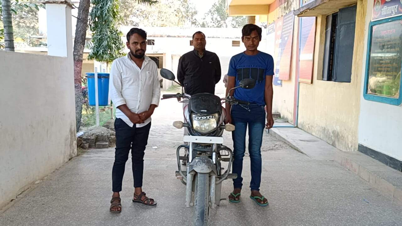 बस स्टैंड से बाइक चोरी करने वाले दो गिरफ्तार