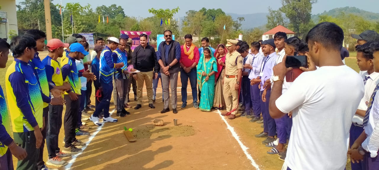 तीन दिवसीय क्रिकेट स्पर्धा का एसपी ने किया शुभारंभ  बोरतलाव के ग्रामीणों में दिखा उत्साह