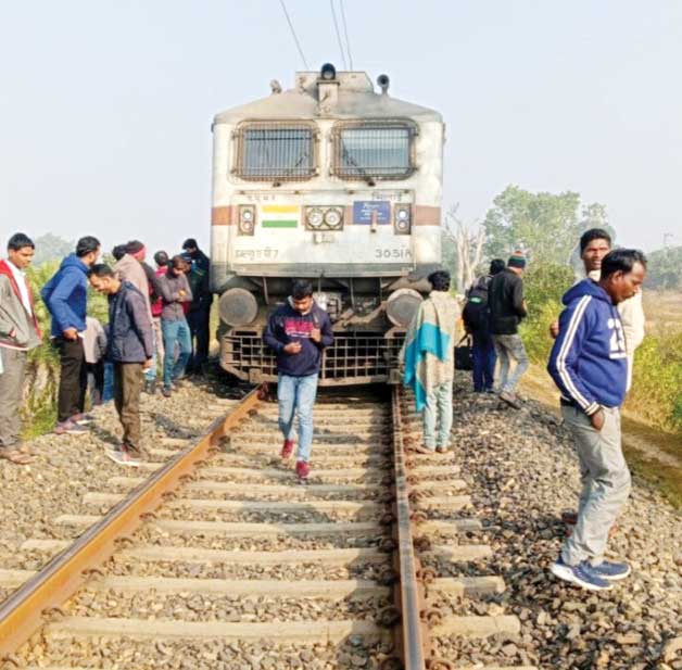 इंजन में लगा पेंटो टूटा, अम्बिकापुर-शहडोल ट्रेनें रद्द