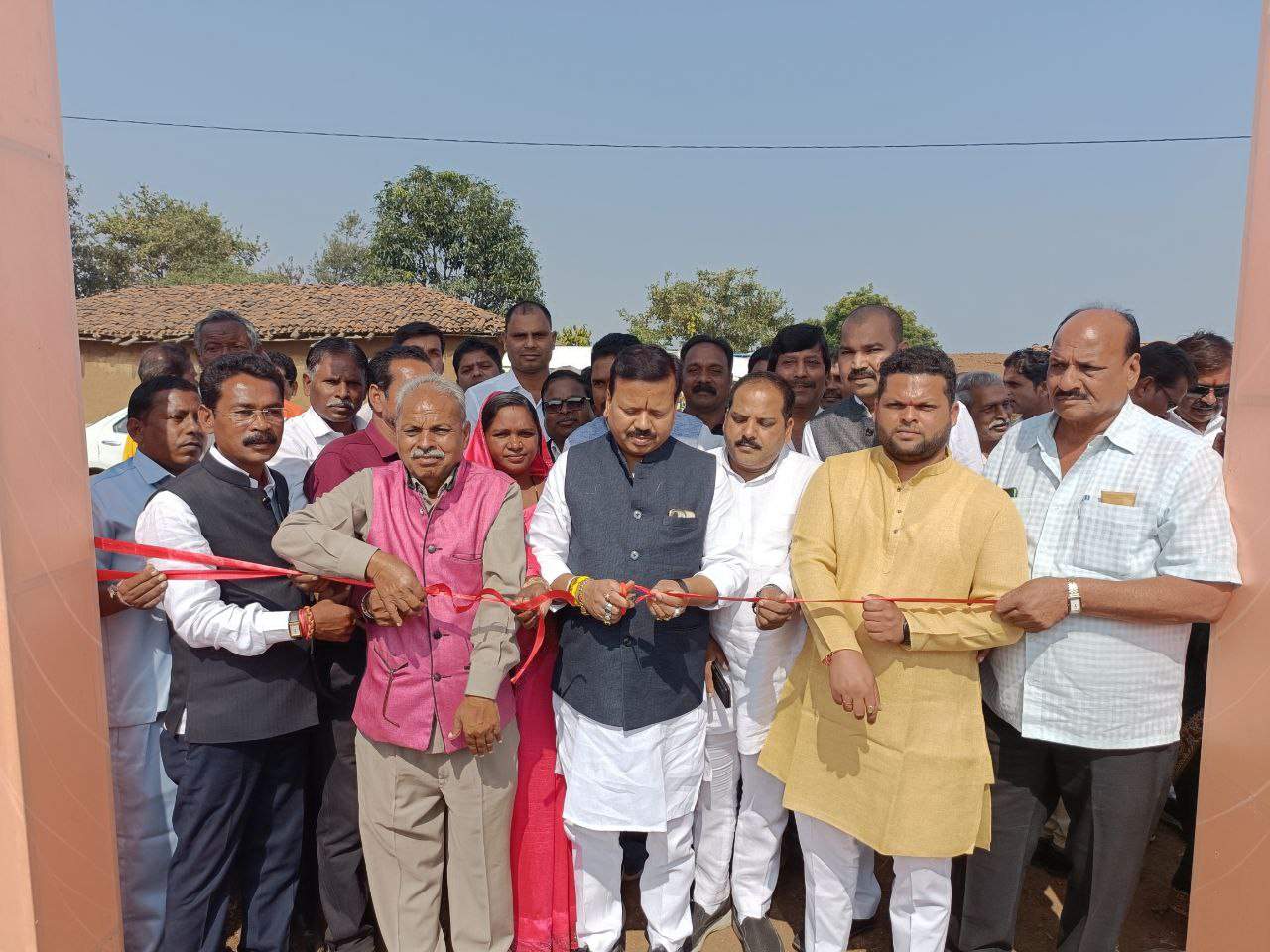 संसदीय सचिव ने किया मालीडीह में नवीन धान उपार्जन केंद्र का शुभारंभ