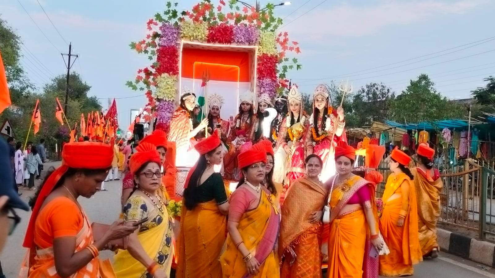 हिंदू नववर्ष पर निकाली शोभायात्रा व झांकी