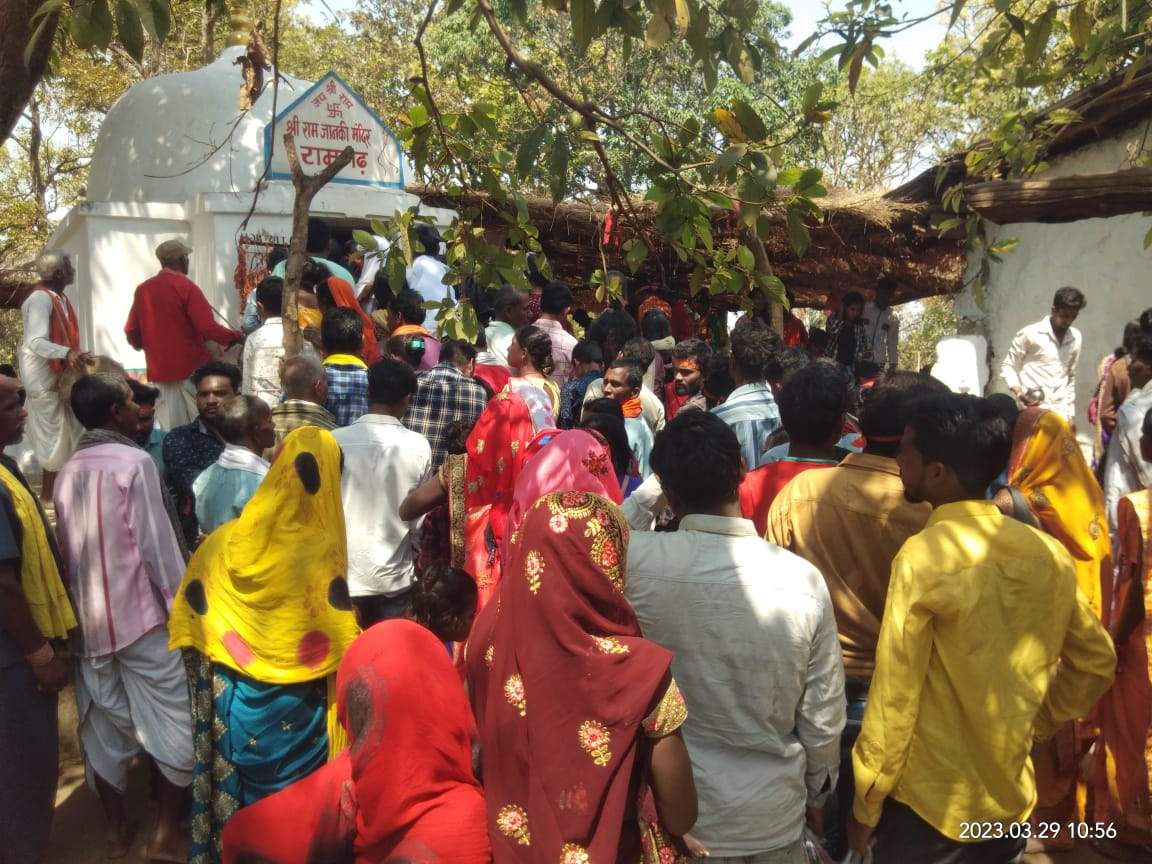 महाअष्टमी पर रामगढ़ में हजारों श्रद्धालुओं की उमड़ी भीड़