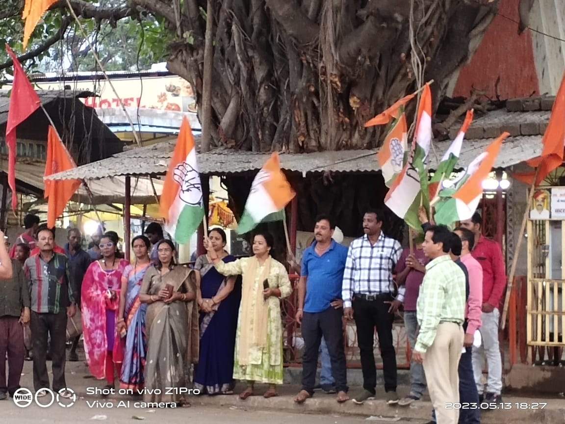 कर्नाटक चुनाव में जीत, कांग्रेसियों ने मनाया जश्न