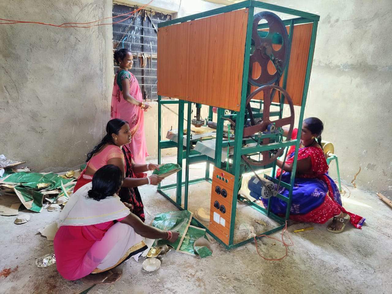 गौठान में आजीविका गतिविधियों से महिलाओं को मिल रही आर्थिक मजबूती