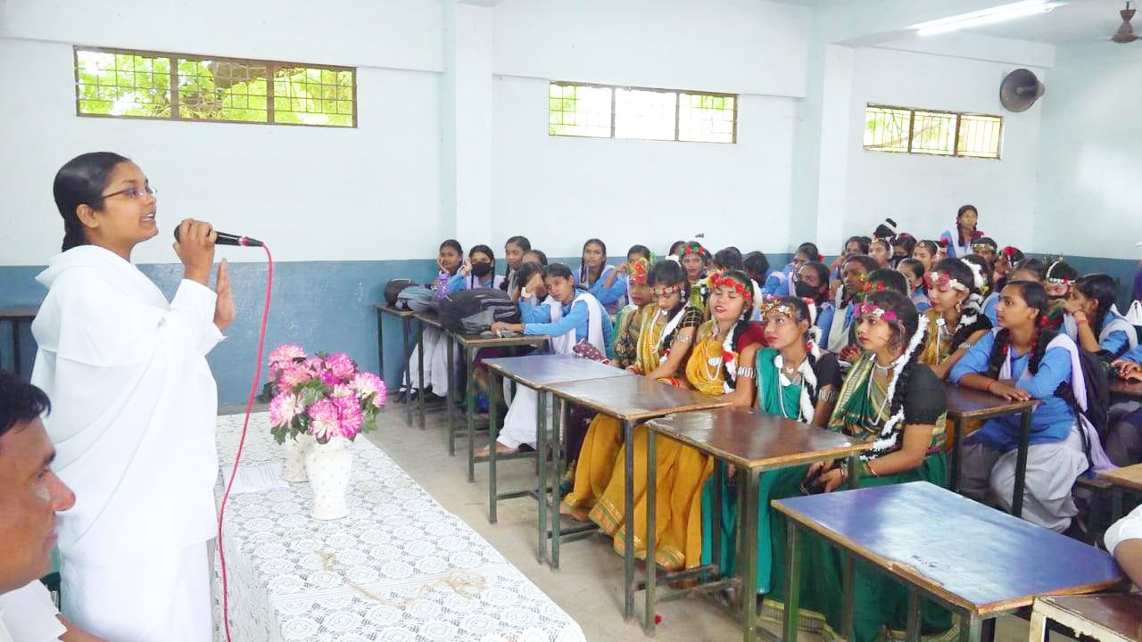 शरीर रूपी गाड़ी में अस्वच्छ वस्तुएं डालते हैं  तो इसका इंजन खराब होगा-रेणुका बहन