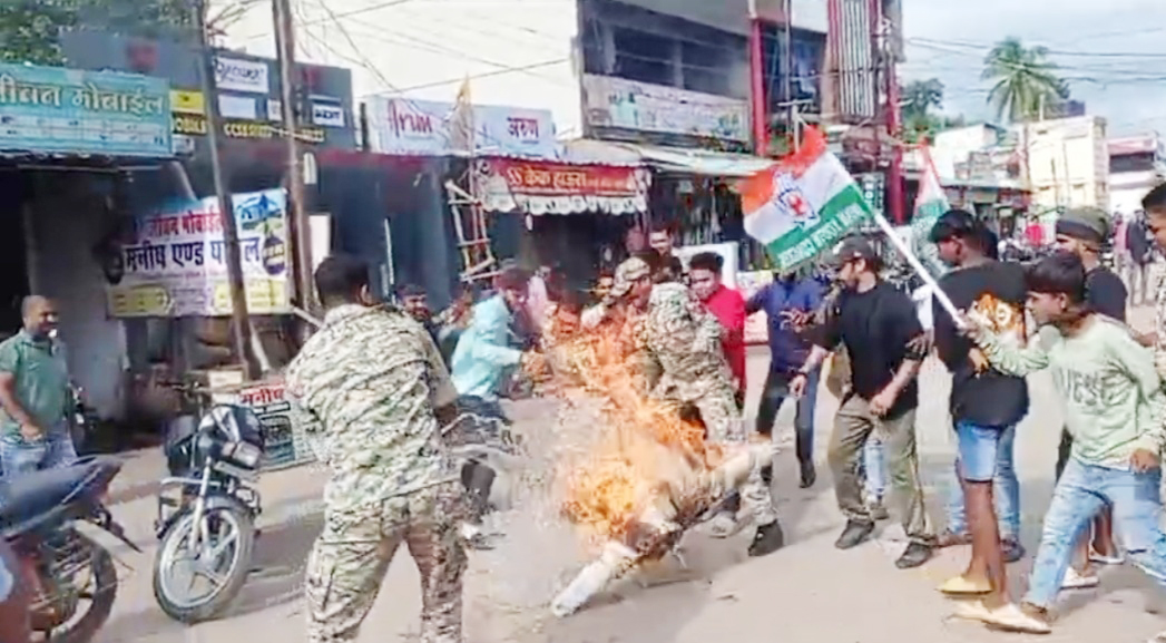 युवा कांग्रेस ने पीएम  का फूंका पुतला