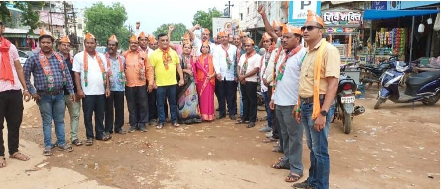 भाजपा अजा मोर्चा का धरना  प्रदर्शन, सीएम का पुतला फूंका