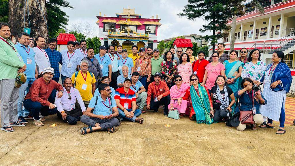 70 सदस्यों से अधिक घुमक्कड़, ब्लॉगर, यू ट्यूबर,फोटोग्राफर, पर्वतारोही और प्रकृति प्रेमी पहुंचे मैनपाट में