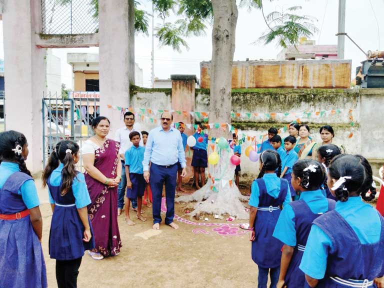 पर्यावरण संरक्षण के क्षेत्र में बढ़ते कदम, वृक्षों का मनाया 14वां जन्मदिन