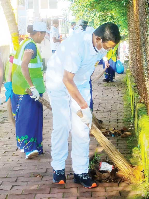 इंडियन स्वच्छता लीग 2.0 : मंत्री मरकाम समेत अफसर-कर्मियों ने की बांधा तालाब की सफाई, रैली