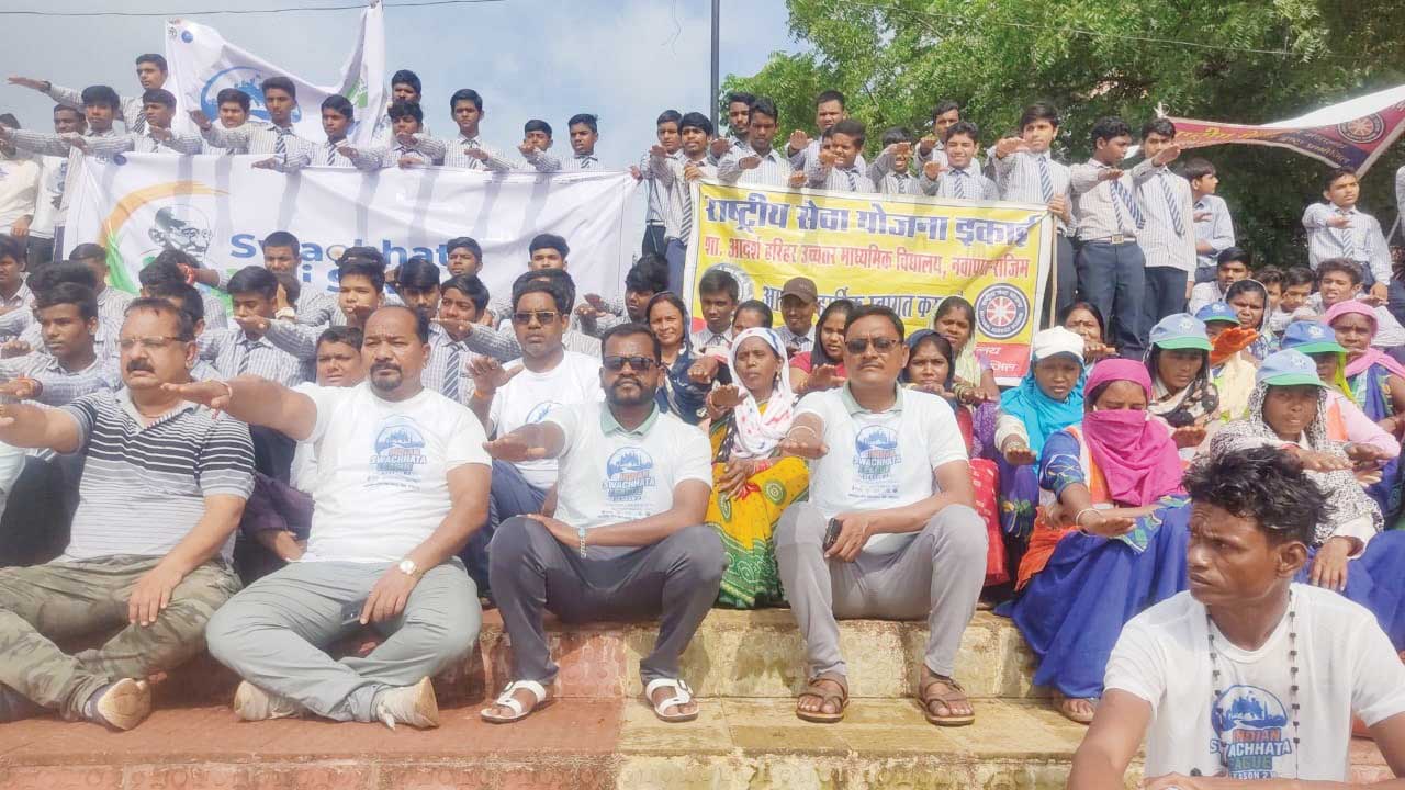 इंडियन स्वच्छता लीग के तहत नदी किनारे की गई साफ सफाई