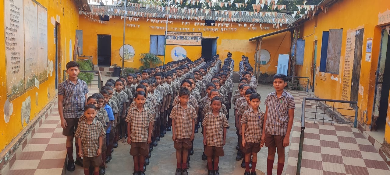 नक्सलगढ़ के 32 गांव के बच्चों को शिक्षा के क्षेत्र में ऊचाइयों तक पहुंचा रहे जगदीश