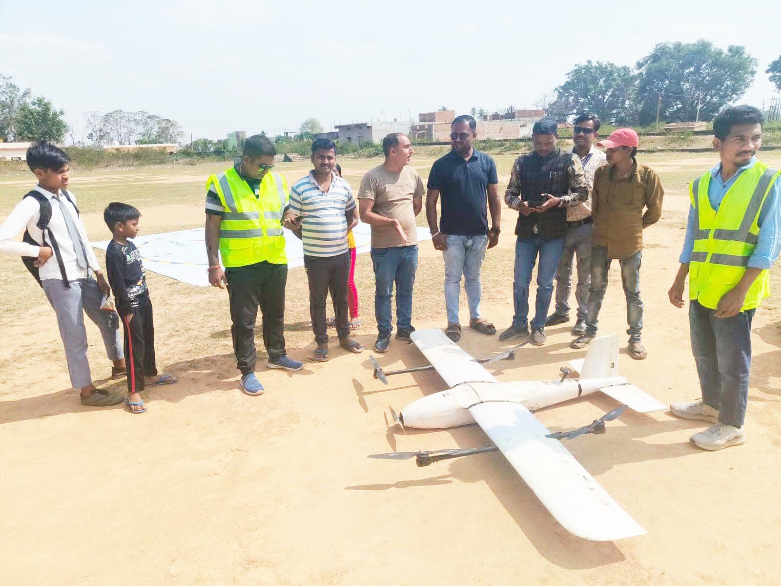 ड्रोन से 31 किमी सफलतापूर्वक दवा पहुंचा गोविंदपुर हाईस्कूल ग्राउंड 