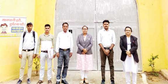 उप-जेल नारायणपुर का दौरा, बंदियों को दी जानकारी