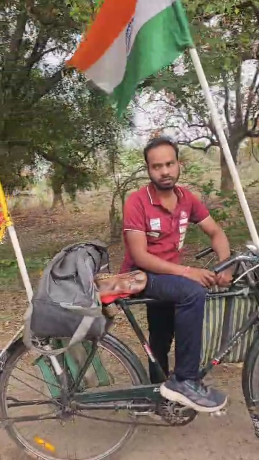 सायकल से भारत भ्रमण कर स्वच्छता का संदेश दे रहा सत्यनारायण