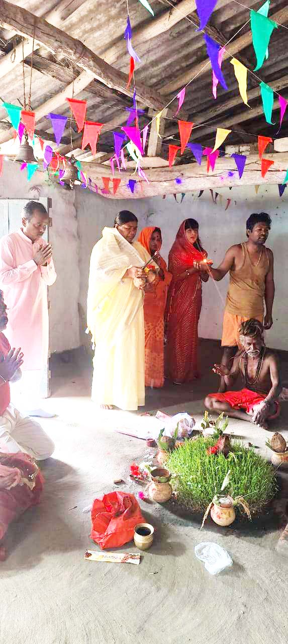 विधायक ने मां मनसा देवी मंदिर में की पूजा-अर्चना