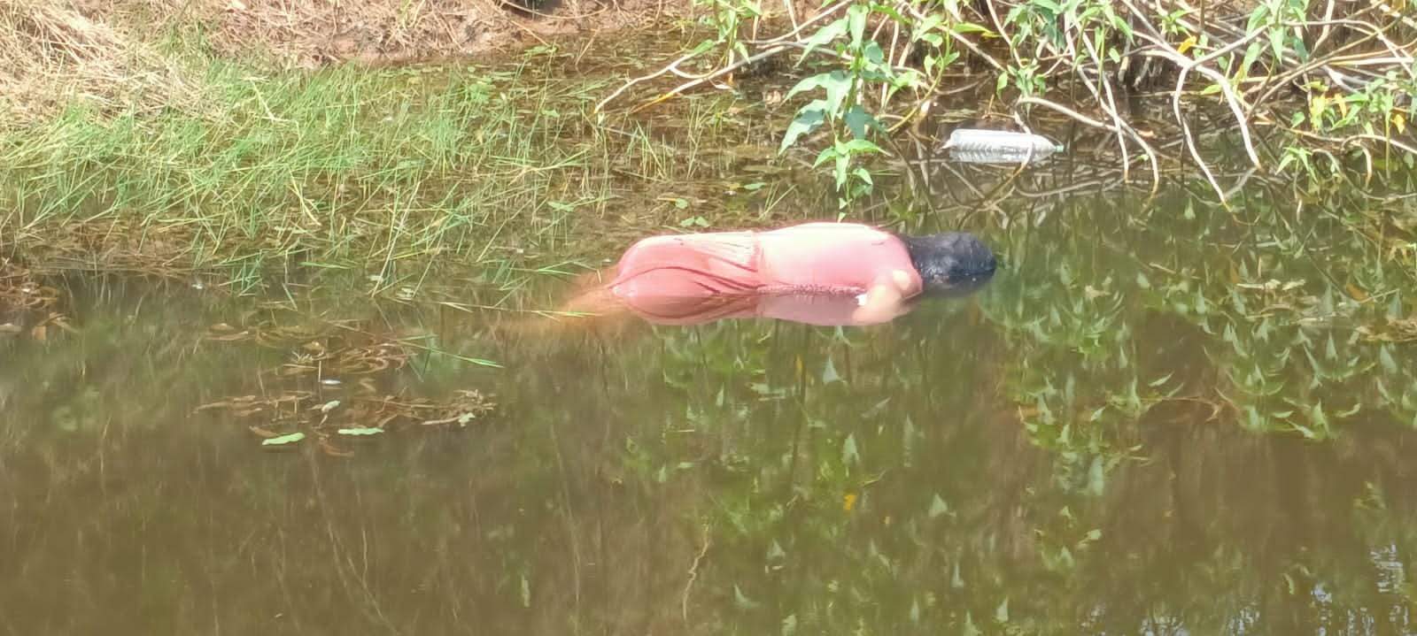 तालाब में युवती की तैरती लाश मिली
