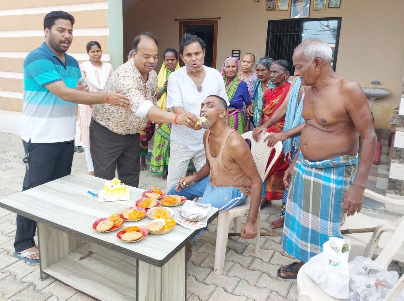 शांति सीता सेवा समिति में पितृ दिवस मना