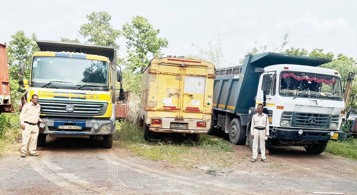 अवैध गौण खनिज परिवहन करते 7 वाहन जब्त