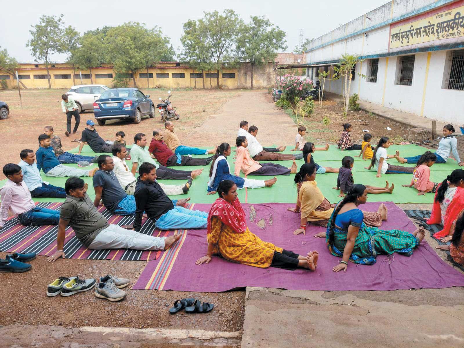 दामाखेड़ा में योगाभ्यास आयोजित