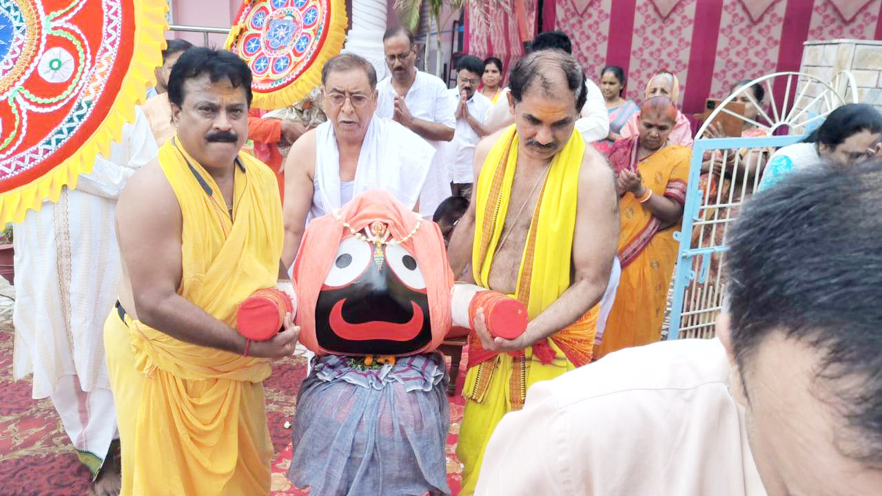 रथ यात्रा महोत्सव शुरू, स्नान के बाद भगवान 15 दिनों के लिए हुए बीमार