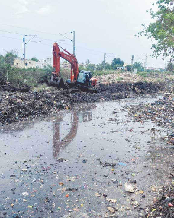 जोरा, मोवा सर्वोदय नगर में जाम नाली की सफाई