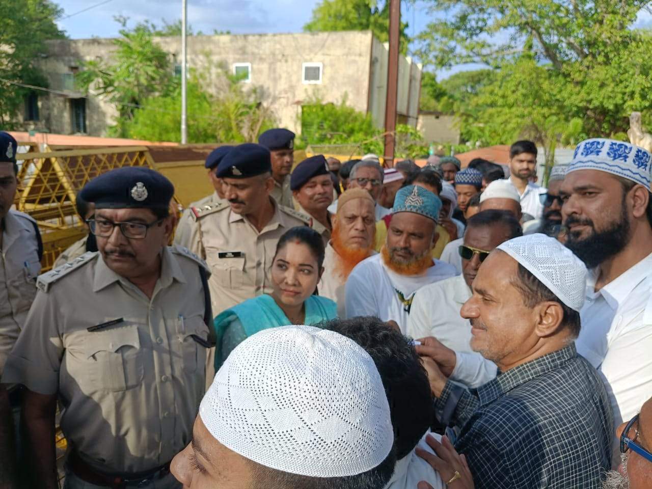 मुस्लिम जमात ने कलेक्टर को सौंपा ज्ञापन