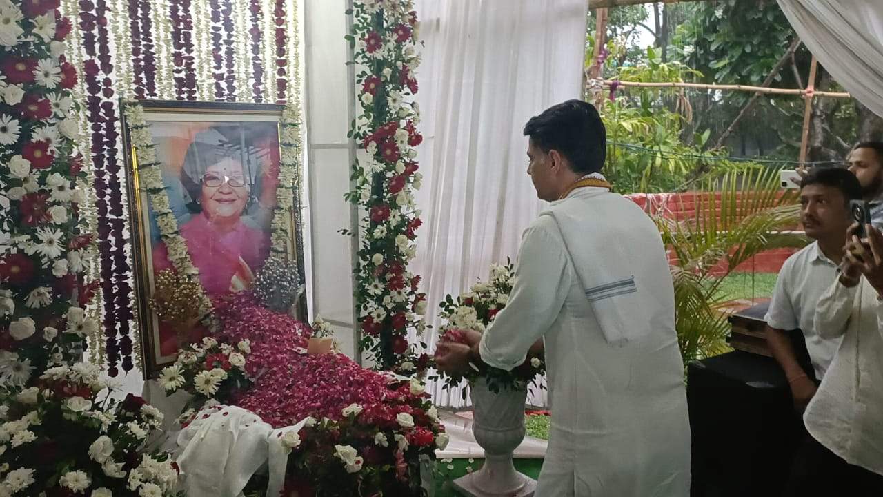 इंदिरा सिंह की तेरहवीं, कांग्रेस-भाजपा के नेताओं ने दी श्रद्धांजलि