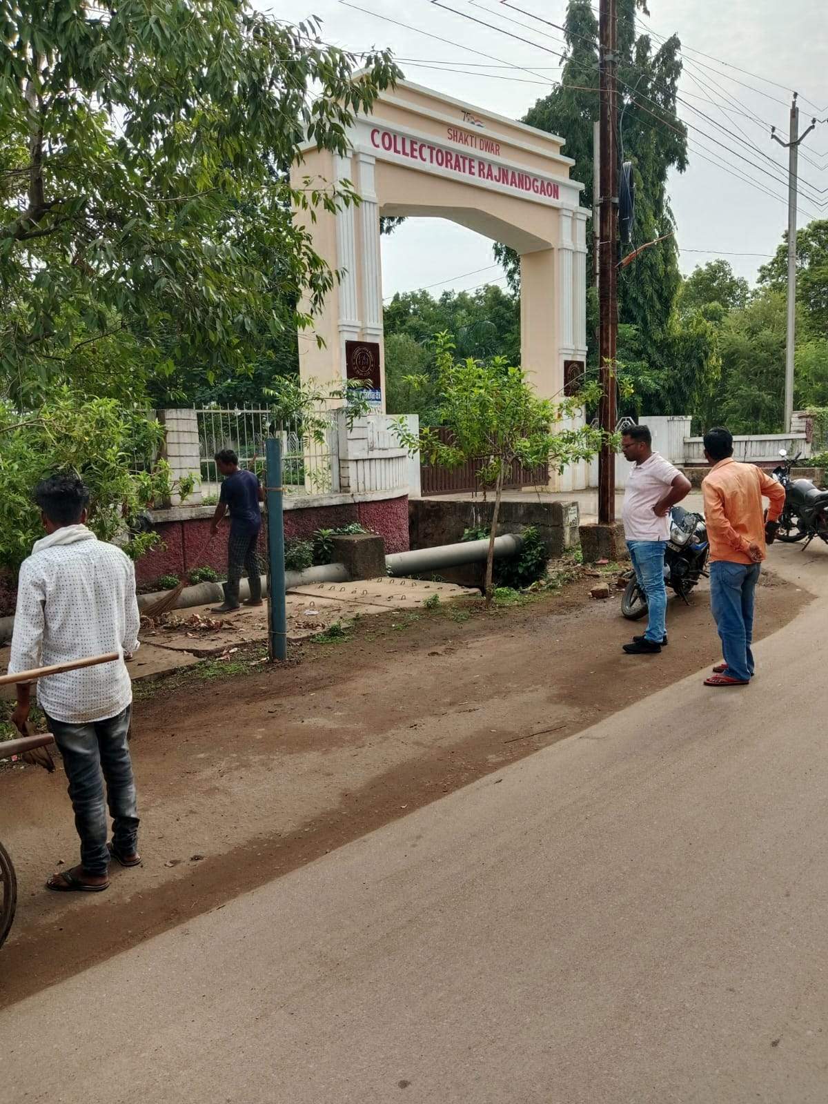  कर्मचारी निर्धारित समय तक करें सफाई बिना कारण किसी भी कर्मचारी को नहीं मिलेगी छुट्टी