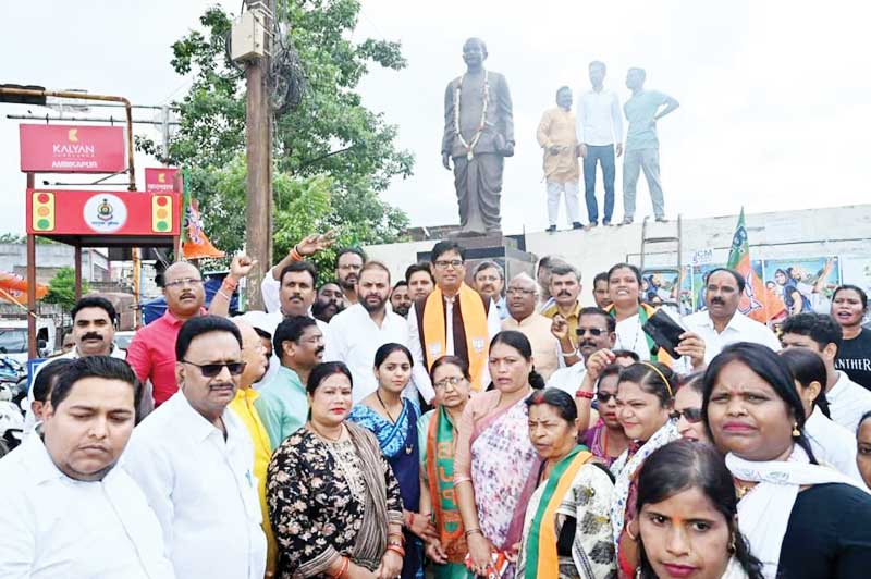 डॉ. श्यामा प्रसाद मुखर्जी को भाजपाइयों ने किया नमन