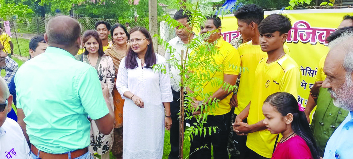 अजेय भारत व संगठनों ने पौधे रोपे, पर्यावरण संरक्षण का संदेश