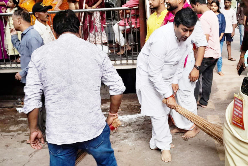 रथ यात्रा में शामिल हुए महापौर,  शहरवासियों के लिए मांगी खुशहाली