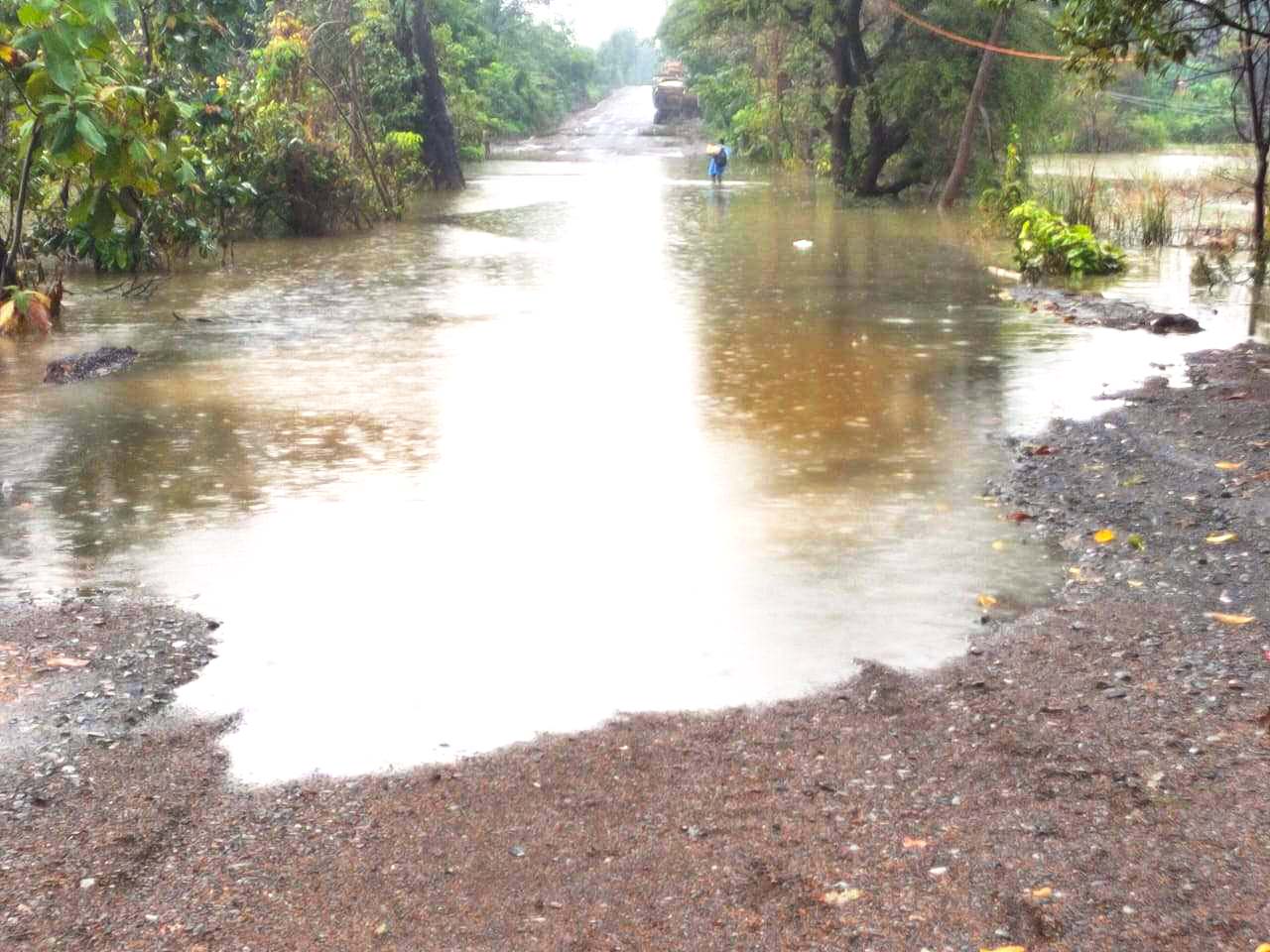 एसईसीएल की लापरवाही के कारण महीनों से एनएच बाधित