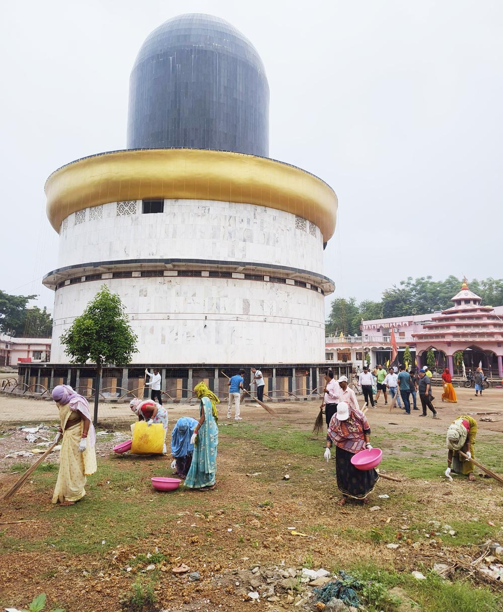 गतिविधि संस्था ने की मां पाताल भैरवी मंदिर परिसर की सफाई