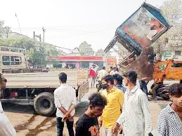 मुख्य मार्ग से दूसरे दिन भी बेजाकब्जा हटाए