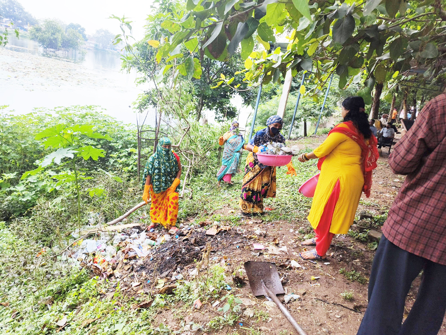 इंदिरा सरोवर किनारे चला स्वच्छता अभियान 