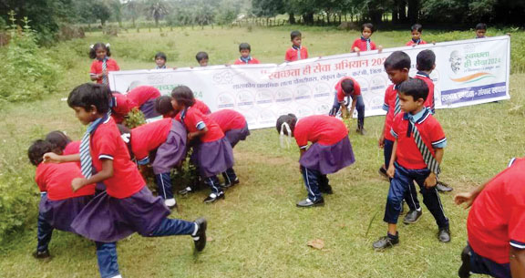 छात्र-छात्राओं ने ली स्वच्छता की शपथ