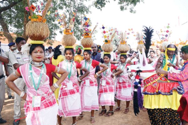  राष्ट्रीय आदिवासी लोक नृत्य महोत्सव में कलाकारों में उत्साह चरम पर