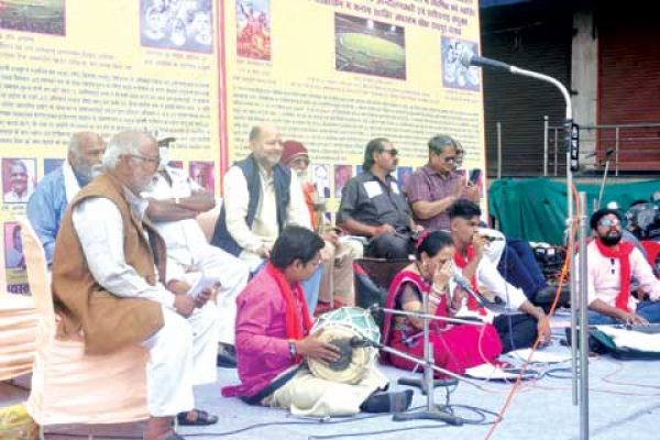 किसान मोर्चा ने शहादत दिवस पर वीर नारायण सिंह को याद किया